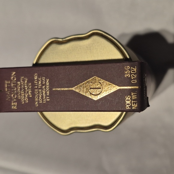 Charlotte Tilbury Matte Revolution Lipstick*very Victoria - Picture 2 of 3